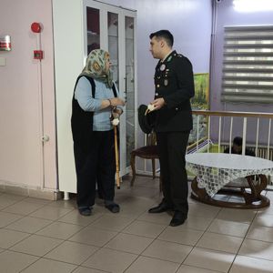 55.Mekanize Piyade Tugay Komutanlığı Personelinden Huzurevimize Anlamlı Ziyaret - fotoğraf 3