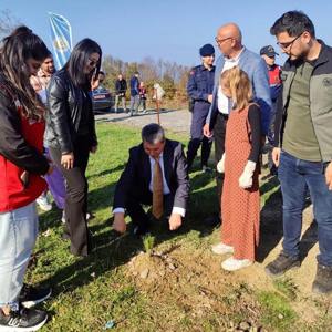 Kozlu Sosyal Hizmet Merkezi Müdürlüğü tarafından “11 Kasım Milli Ağaçlandırma Günü “Kapsamında Fidan Dikme Etkinliğine Katılım Sağlanmıştır. - fotoğraf 4