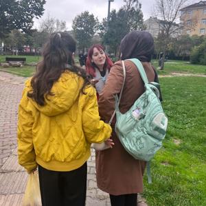 İl Genelinde Sahaya Çıkan Ekiplerimiz Mobil Sosyal Hizmet Noktalarında Farkındalık Oluşturmuş Bilgilendirme ve Broşür Dağıtımı Gerçekleştirilmiştir - fotoğraf 2