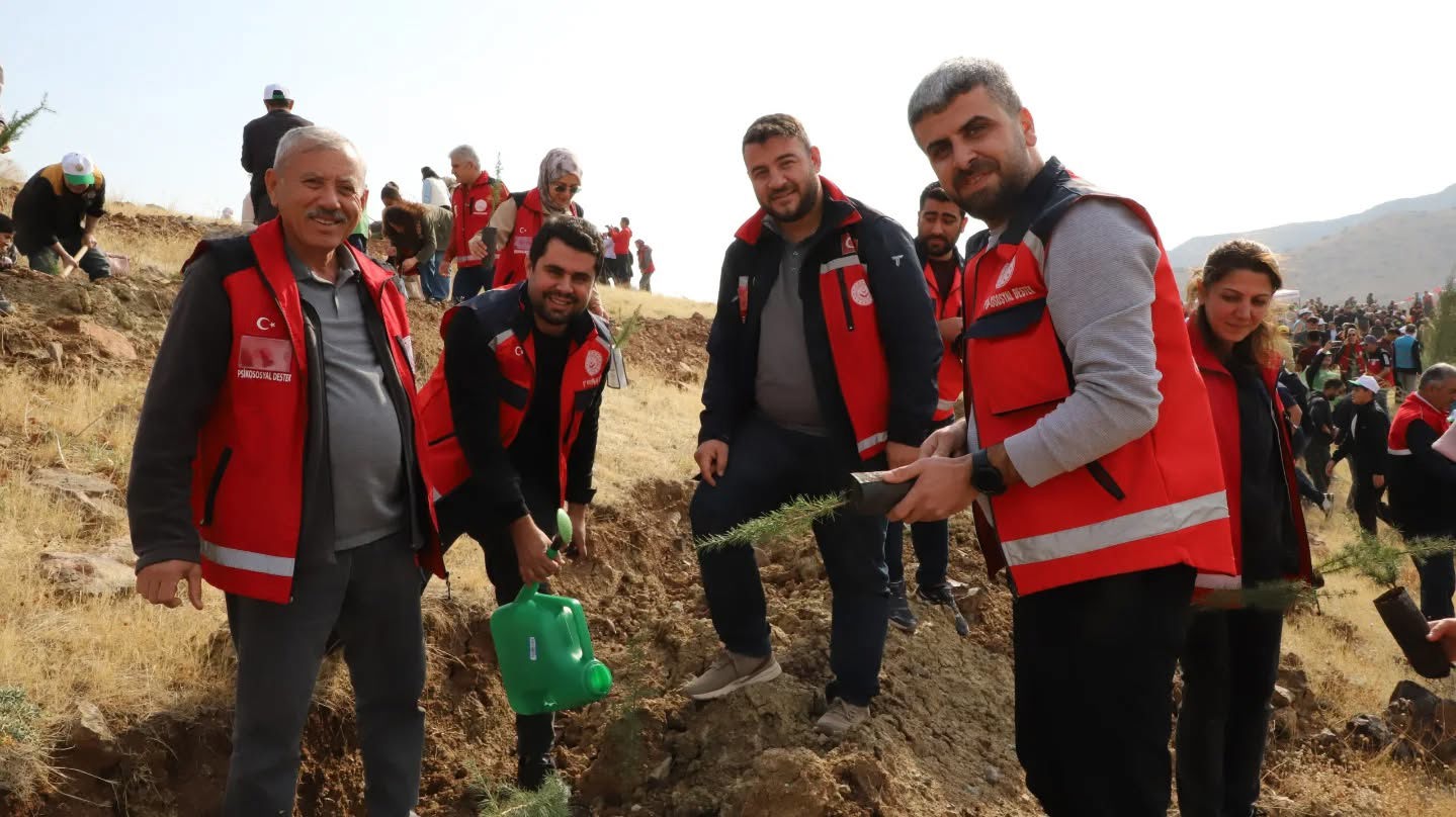 Ağaçkonak Köyü’nde Fidanlarımızı Toprakla Buluşturduk - fotoğraf 3