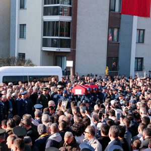 Kahraman Şehitlerimizi Milletçe Hüzün ve Minnetle Uğurladık - fotoğraf 7