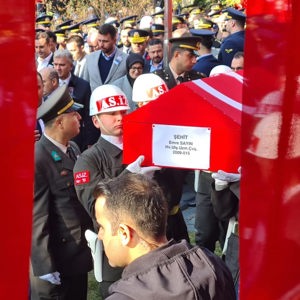 Kahraman Mehmetçiğimiz Hava Ulaştırma Uzman Çavuş Emre Sayın, Başçeşme Şehitliğinde Düzenlenen Törenle Son Yolculuğuna Uğurlandı - fotoğraf 4
