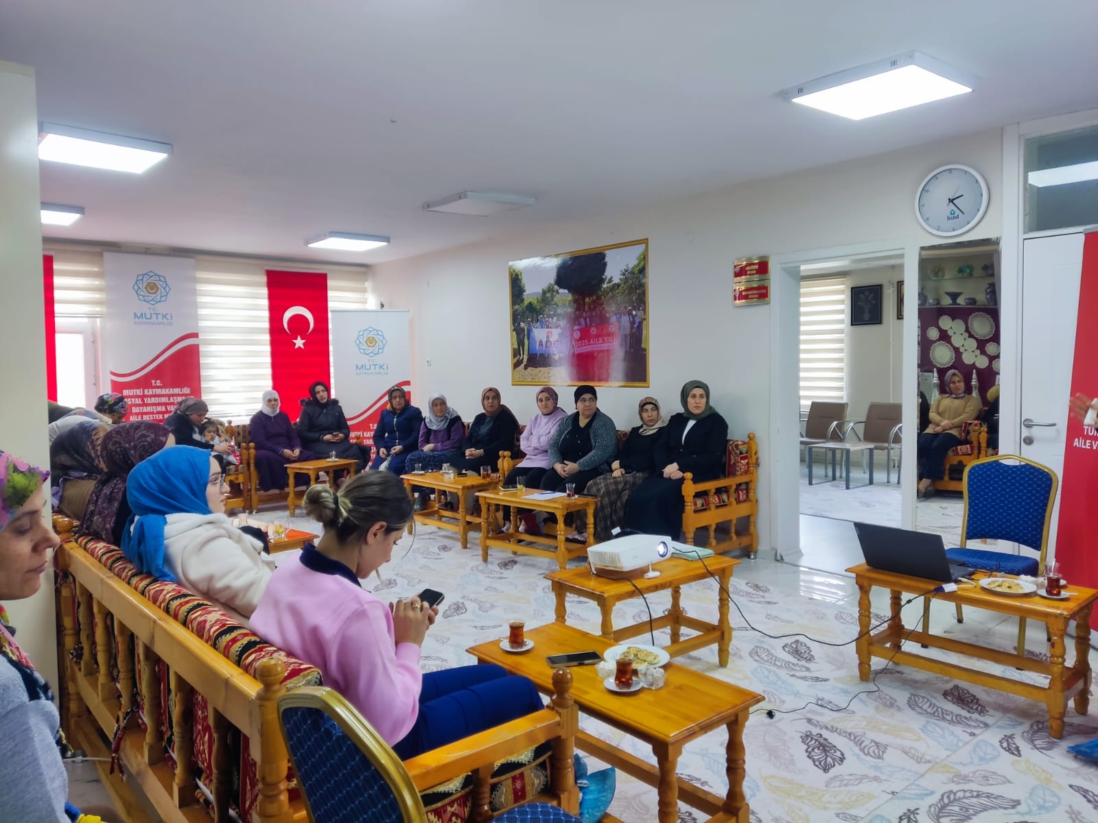  Mutki ADEM’de Toplumsal Bilinci Güçlendiren Eğitimler