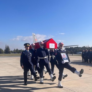 Şehidimiz Eskişehir 1. Hava Ana Jet Üssünde Düzenlenen Törenle Karşılandı - fotoğraf 3