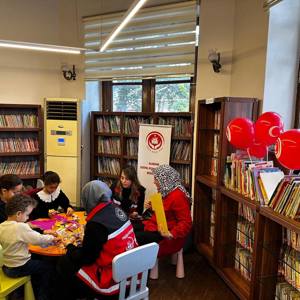 Alaşehir Sosyal Hizmet Merkezinden Dünya Çocuk Kitapları Haftasına Özel Kütüphane Ziyareti - fotoğraf 3