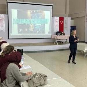 Aile Eğitim Programı Eğiticilerine “Etkili Konuşma ve Diksiyon” Eğitimi Verildi - fotoğraf 1