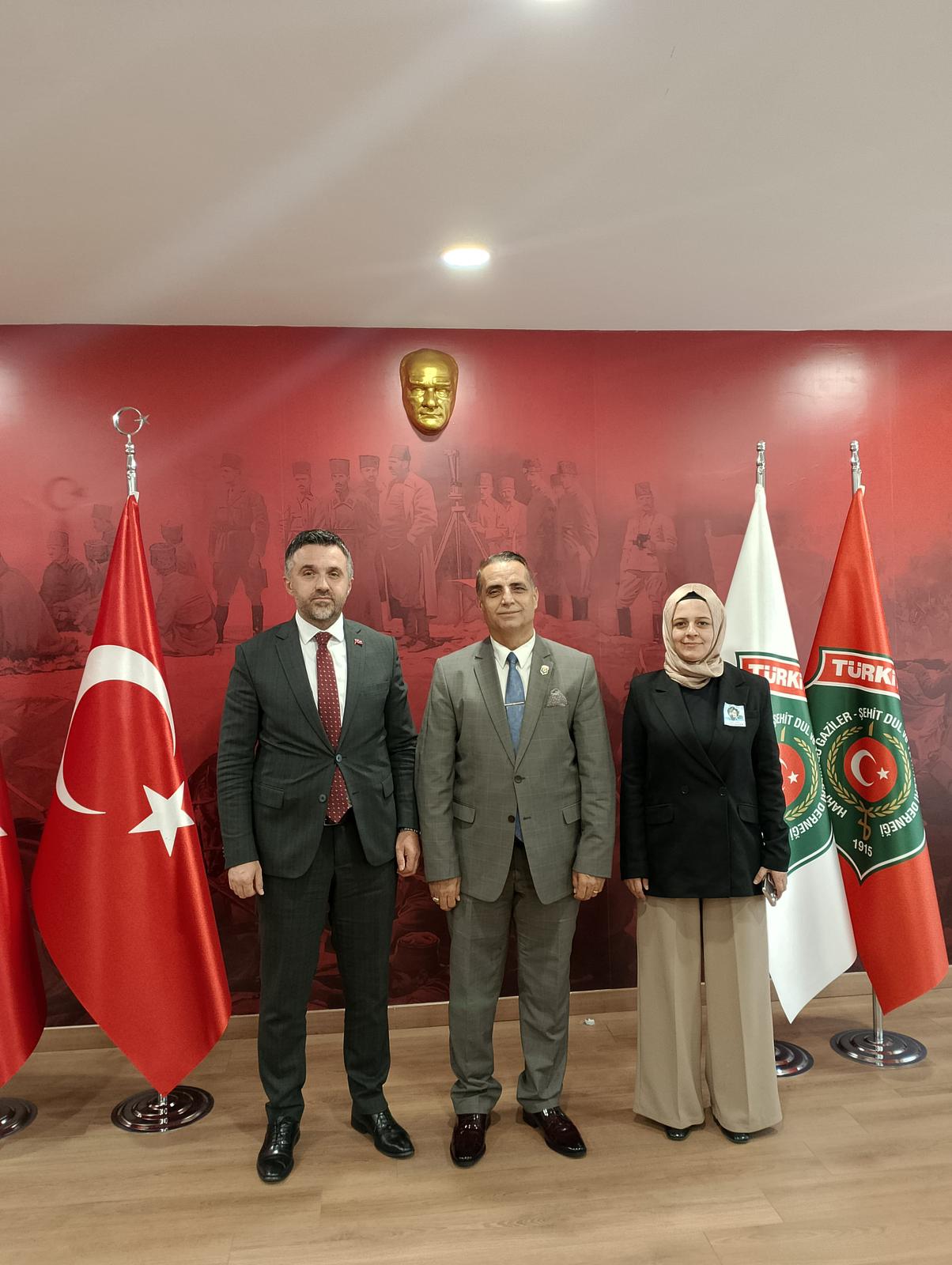 İl Müdürümüz Sn. Ömer TURAN, Türkiye Harp Malülü Gaziler, Şehit Dul ve Yetimleri Dernek Başkanı Sn. Gazi Av. Önder ÇELİK’e Makamında Taziye Ziyaretinde Bulunmuştur