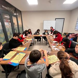 Şehit ve Gazi Çocukları İçin Anlamlı Etkinlik: Derince Millet Kütüphanesi'nde Dünya Çocuk Kitapları Haftası Coşkusu! - fotoğraf 3