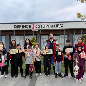 Şehit ve Gazi Çocukları İçin Anlamlı Etkinlik: Derince Millet Kütüphanesi'nde Dünya Çocuk Kitapları Haftası Coşkusu! - fotoğraf 2