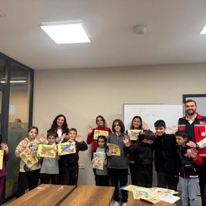 Şehit ve Gazi Çocukları İçin Anlamlı Etkinlik: Derince Millet Kütüphanesi'nde Dünya Çocuk Kitapları Haftası Coşkusu! - fotoğraf 1