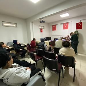 Derince Sosyal Hizmet Merkezi'nden Evde Bakım Hizmeti Alan Bakıcılara Yönelik Rehberlik ve Bilgilendirme Eğitimi - fotoğraf 1