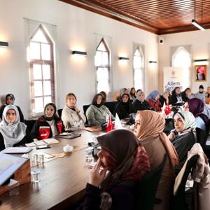 Aile Akademisi Programı’nın İlk Gününde Ebeveynlere Yönelik Eğitim Düzenlendi - fotoğraf 2