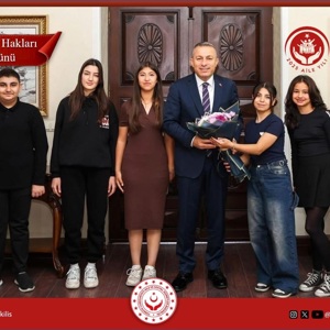 İlimiz Çocuk Hakları Komitesi Üyeleri Valimiz Sayın Tahir ŞAHİN ve Vali Yardımcımız Sayın Murat DEMİRBİLEK’i Ziyaret Etti - fotoğraf 1
