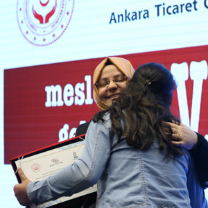 Bakan Selçuk, "Mesleğim Var Geleceğim Var" Programının Sertifika Törenine Katıldı - fotoğraf 3