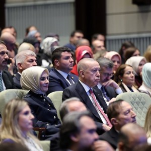 Cumhurbaşkanı Erdoğan ve Aile ve Sosyal Hizmetler Bakanımız Göktaş, “Aile ve Kültür-Sanat Sempozyumu“ kapanış oturumuna katıldı - fotoğraf 4