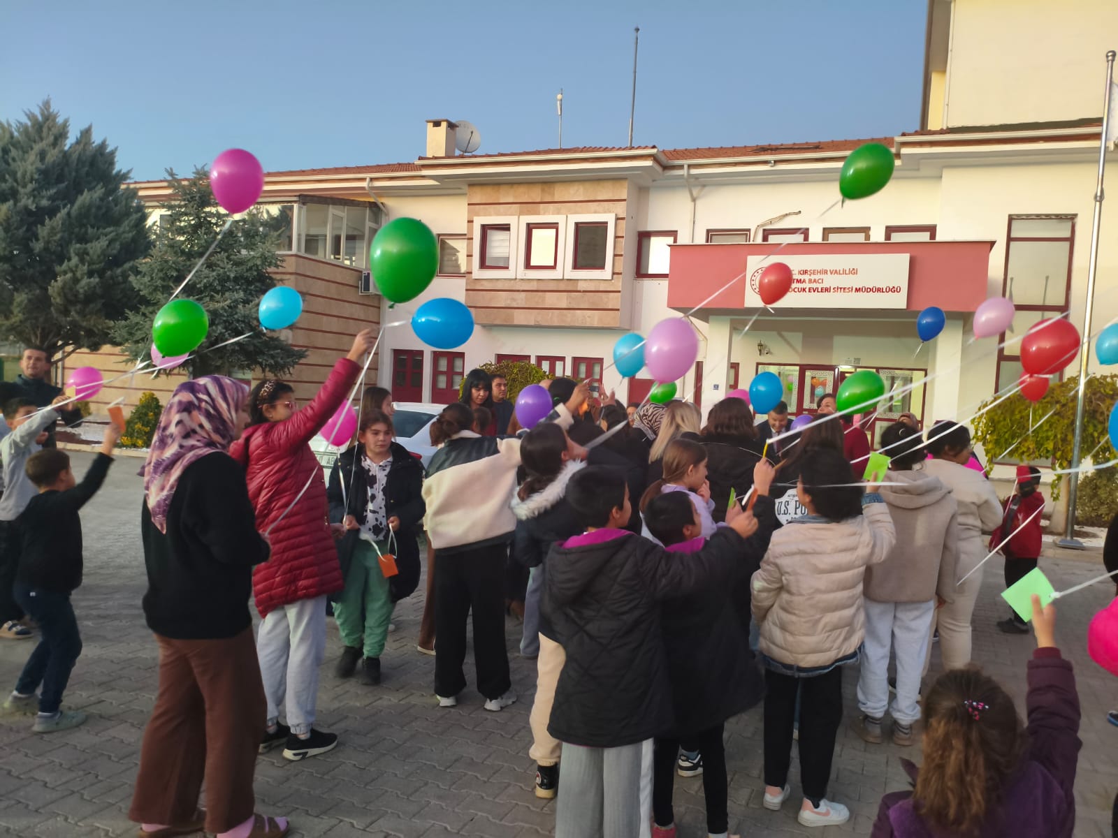 20 Kasım Dünya Çocuk Hakları Günü münasebetiyle, bağlı kuruluşumuz Fatma Bacı Çocuk Evleri Sitesi'nde anlamlı ve neşe dolu bir kutlama programı gerçekleştirildi.
