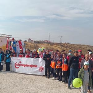 Elazığ 8. Kolordu Komutanlığı'nın 11 Kasım Milli Ağaçlandırma Günü kapsamında düzenlemiş oldukları fidan dikme etkinliğine İl Müdürümüz Ömer Faruk ERGÜN, kıymetli çocuklarımız ile birlikte katılım sağladı. - fotoğraf 1