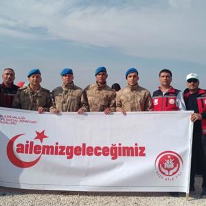 Elazığ 8. Kolordu Komutanlığı'nın 11 Kasım Milli Ağaçlandırma Günü kapsamında düzenlemiş oldukları fidan dikme etkinliğine İl Müdürümüz Ömer Faruk ERGÜN, kıymetli çocuklarımız ile birlikte katılım sağladı. - fotoğraf 5