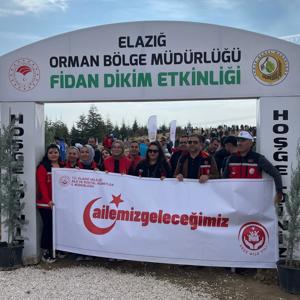 Elazığ 8. Kolordu Komutanlığı'nın 11 Kasım Milli Ağaçlandırma Günü kapsamında düzenlemiş oldukları fidan dikme etkinliğine İl Müdürümüz Ömer Faruk ERGÜN, kıymetli çocuklarımız ile birlikte katılım sağladı. - fotoğraf 6