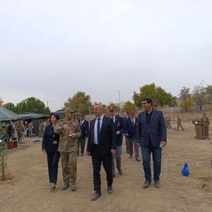 Elazığ 8. Kolordu Komutanlığı'nın 11 Kasım Milli Ağaçlandırma Günü kapsamında düzenlemiş oldukları fidan dikme etkinliğine İl Müdürümüz Ömer Faruk ERGÜN, kıymetli çocuklarımız ile birlikte katılım sağladı. - fotoğraf 15