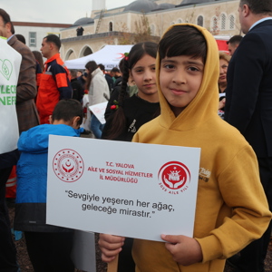 Ailemle Fidan Dikim Etkinliği Gerçekleştirildi - fotoğraf 1