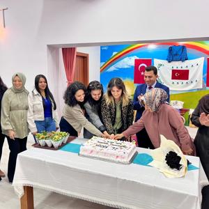 Çocuk Evleri Sitesinde Öğretmenler Günü Kutlaması - fotoğraf 1