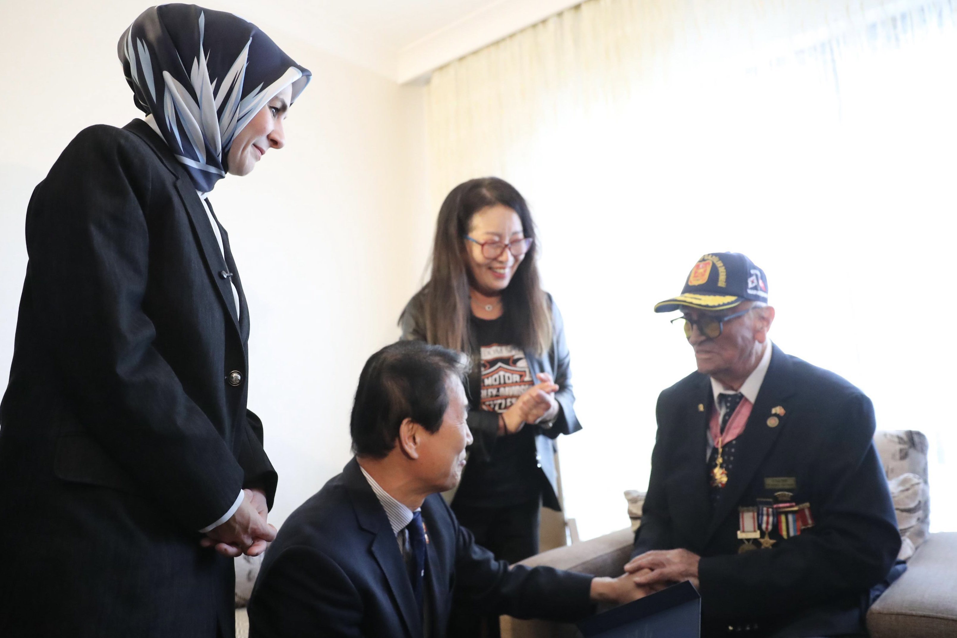 Bakanımız Sayın Mahinur Özdemir Göktaş’tan Kahraman Kore Gazimize Anlamlı Ziyaret - fotoğraf 3