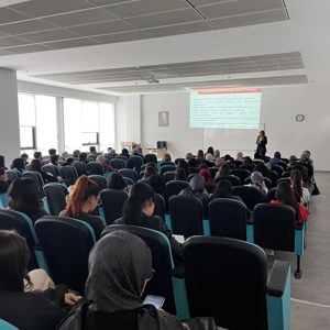 “Kameranın Arkasındaki Tehdit” Temalı Bir Seminer Düzenlendi - fotoğraf 1