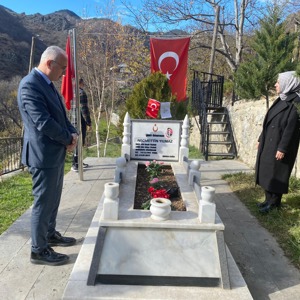 24 Kasım Öğretmenler Günü vesilesiyle Şehit Öğretmen Necmettin Yılmaz'ın kabri ziyaret edildi! - fotoğraf 7