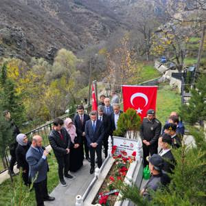 24 Kasım Öğretmenler Günü vesilesiyle Şehit Öğretmen Necmettin Yılmaz'ın kabri ziyaret edildi! - fotoğraf 5