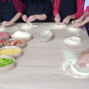 Çocuklarımız ile "Genç Şefler" Yetiştirme Programında Pizza Yapıldı - fotoğraf 1