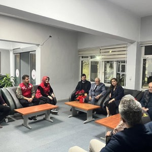 Balıkesir Huzurevindeki Emekli Öğretmenlerimize 24 Kasım’da Anlamlı Ziyaret - fotoğraf 2