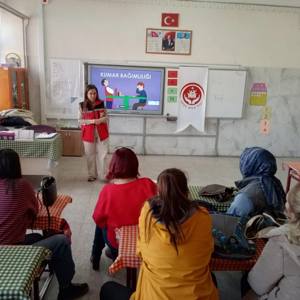 Ailelerin Farkındalıklarının Artırılması Amacıyla Söyleşi Programı Gerçekleştirildi - fotoğraf 2
