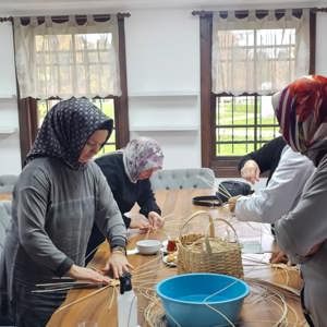 Şehit ve Gazi Yakınlarına Yönelik Sanat Etkinliklerimizde Sepetler Örülüyor - fotoğraf 3