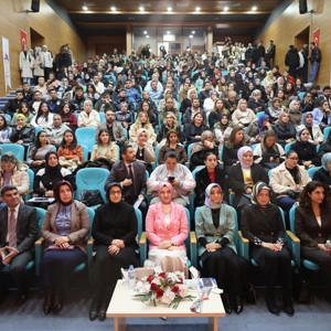 'Güçlü Kadınlar, Güçlü Yarınlar' Konferansı - fotoğraf 1