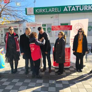 25 Kasım Kadına Yönelik Şiddete Karşı Uluslararası Mücadele Günü kapsamında Kırklareli’nde farkındalık çalışmaları, tüm paydaş kurumların güç birliğiyle gerçekleştirildi. - fotoğraf 9