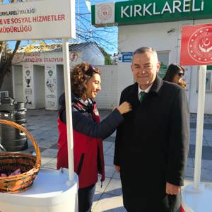 25 Kasım Kadına Yönelik Şiddete Karşı Uluslararası Mücadele Günü kapsamında Kırklareli’nde farkındalık çalışmaları, tüm paydaş kurumların güç birliğiyle gerçekleştirildi. - fotoğraf 2