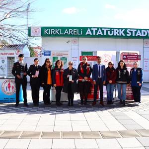 25 Kasım Kadına Yönelik Şiddete Karşı Uluslararası Mücadele Günü kapsamında Kırklareli’nde farkındalık çalışmaları, tüm paydaş kurumların güç birliğiyle gerçekleştirildi. - fotoğraf 10