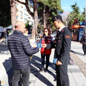 25 Kasım Kadına Yönelik Şiddete Karşı Uluslararası Mücadele Günü kapsamında Kırklareli’nde farkındalık çalışmaları, tüm paydaş kurumların güç birliğiyle gerçekleştirildi. - fotoğraf 3