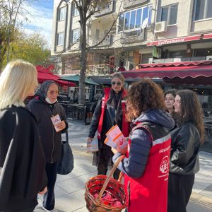 25 Kasım Kadına Yönelik Şiddete Karşı Uluslararası Mücadele Günü kapsamında Kırklareli’nde farkındalık çalışmaları, tüm paydaş kurumların güç birliğiyle gerçekleştirildi. - fotoğraf 7