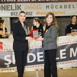 25 Kasım Kadına Yönelik Şiddetle Uluslararası Mücadele Günü Kapsamında Beşiktaş’ta Voleybol Dostluk Maçı Düzenlendi - fotoğraf 2
