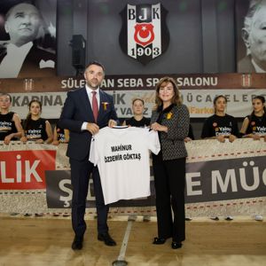 25 Kasım Kadına Yönelik Şiddetle Uluslararası Mücadele Günü Kapsamında Beşiktaş’ta Voleybol Dostluk Maçı Düzenlendi - fotoğraf 1