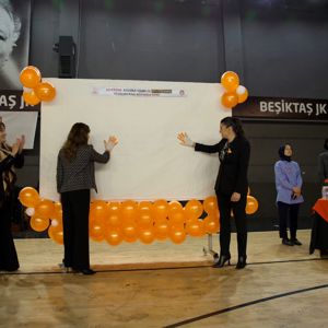 25 Kasım Kadına Yönelik Şiddetle Uluslararası Mücadele Günü Kapsamında Beşiktaş’ta Voleybol Dostluk Maçı Düzenlendi - fotoğraf 4