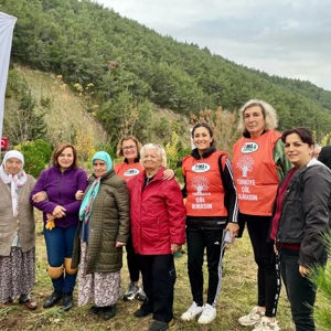 Bugün, kökleri geçmişe uzanan eller geleceğe nefes oldu. - fotoğraf 3