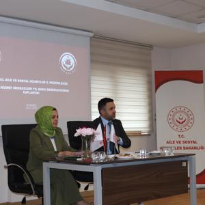 İl Müdürümüz Sn. Ömer TURAN Başkanlığında, Sosyal Hizmet Merkezi Müdürlerimizin Katılımıyla Yıl Sonu Değerlendirme Toplantısı Yapılmıştır - fotoğraf 2