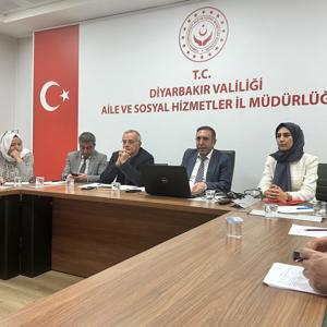Roman Vatandaşlara Yönelik İl Eylem Planı Faaliyet Değerlendirme Toplantısı, İl Müdürümüz Sayın Aydın POLAT başkanlığında ve İl Çalışma Grubu üyelerinin katılımıyla gerçekleştirilmiştir - fotoğraf 2