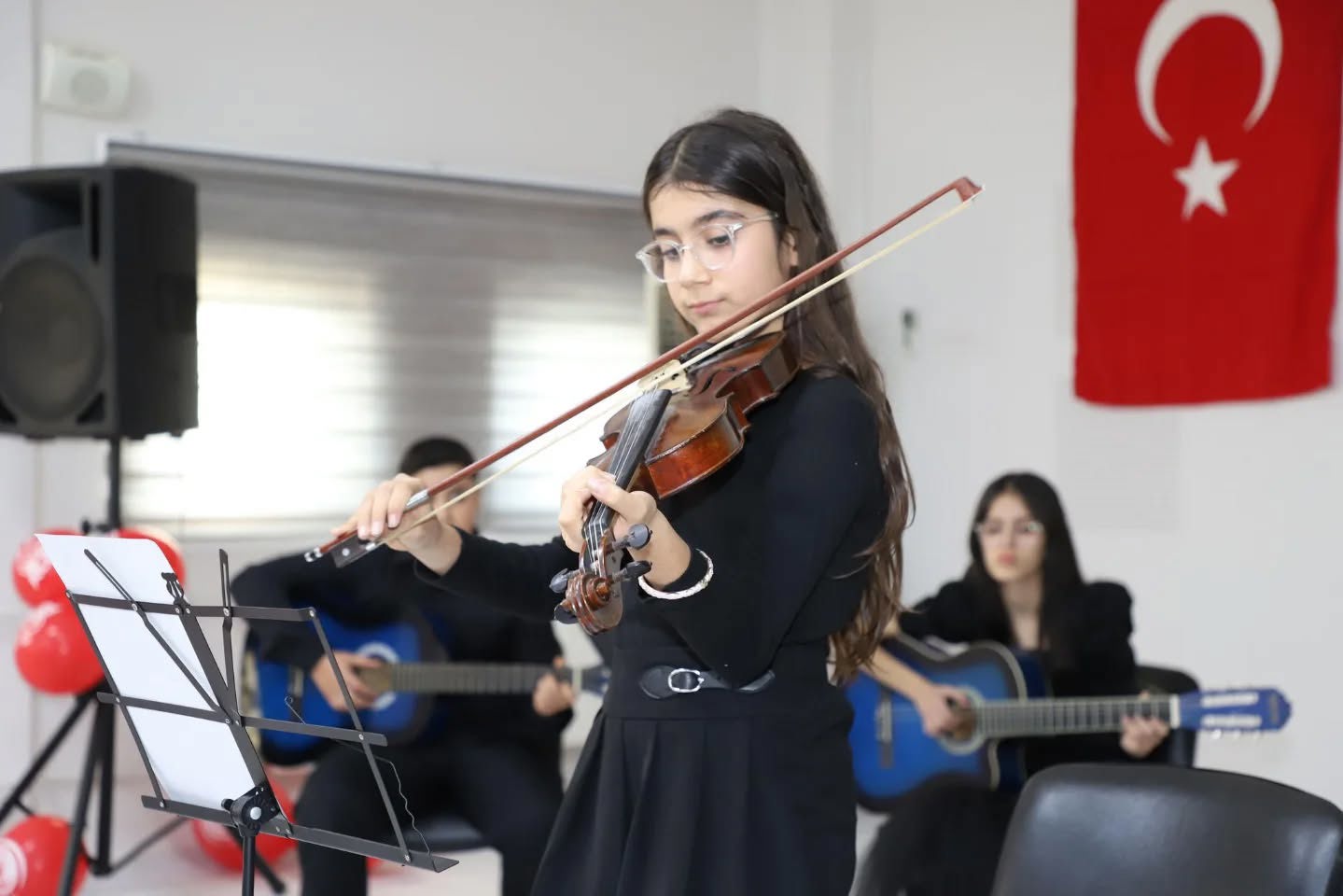 20 Kasım Dünya Çocuk Hakları Günü’nde Çocuklarımızın Konser Programını Gerçekleştirdik - fotoğraf 3