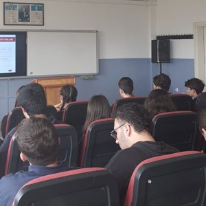 Sarı Saltuk Anadolu Lisesi Öğrencilerine “Kadına Yönelik Şiddet ve Erken Yaşta Evliliklerle Mücadele” Semineri Düzenlendi - fotoğraf 1