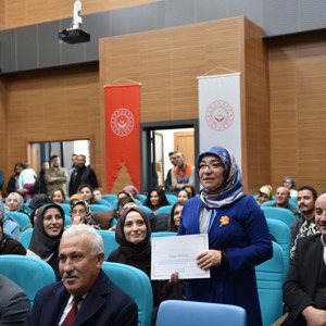 25 Kasım Kadına Yönelik Şiddete Karşı Uluslararası Mücadele Günü kapsamında İl Müdürlüğümüz Konferans Salonu’nda program düzenlendi. - fotoğraf 10