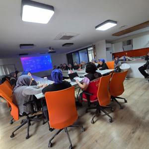 Kadına Yönelik Şiddetle Mücadele ve Bağımlılıktan Koruyan Aile Konularında Seminer - fotoğraf 3